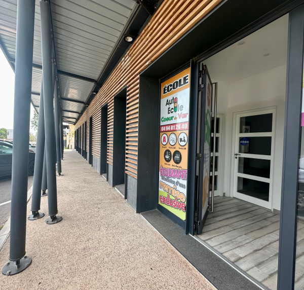 Location Immobilier Professionnel Local commercial Pignans 83790